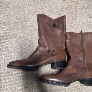 Women’s boots sz 9